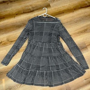 Has only been worn once.